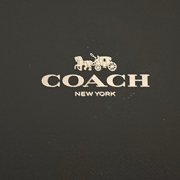 Coach gold and pearl heart locket - Picture 4 of 5